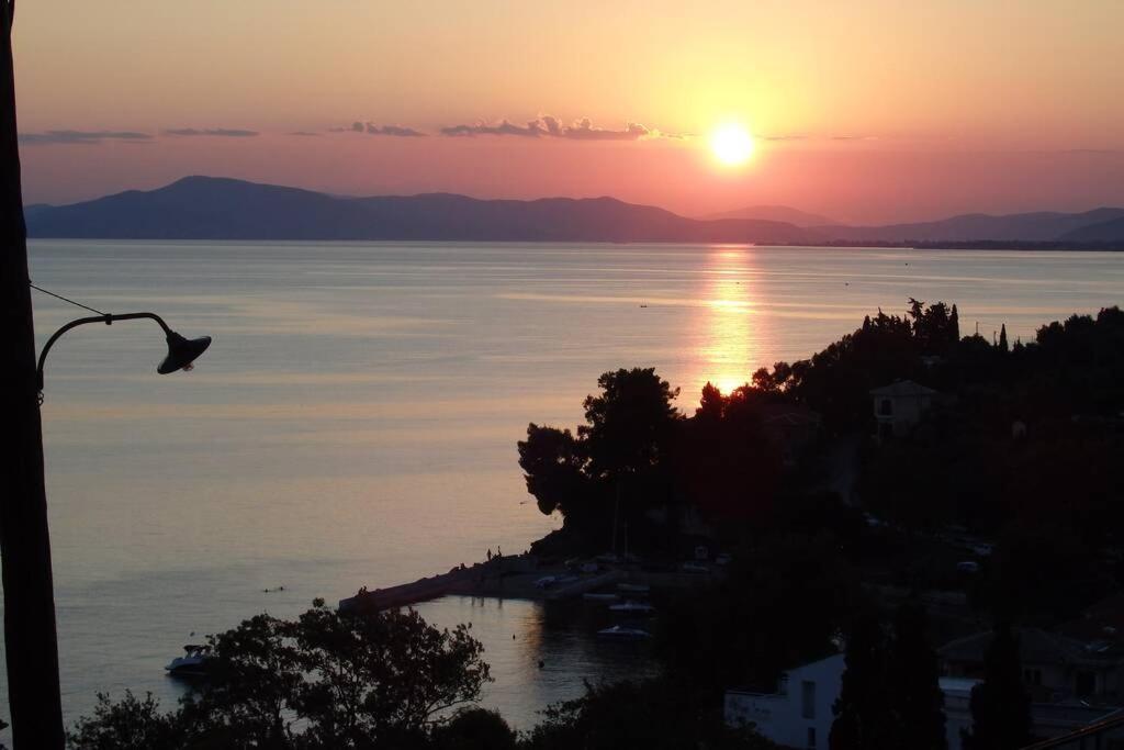 فيلا ¨Με Θέα Το Ηλιοβασίλεμα¨ أفيسوس المظهر الخارجي الصورة